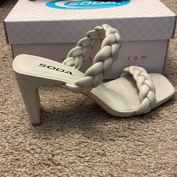 White Double Braided Block Heels - Picture 3 of 3